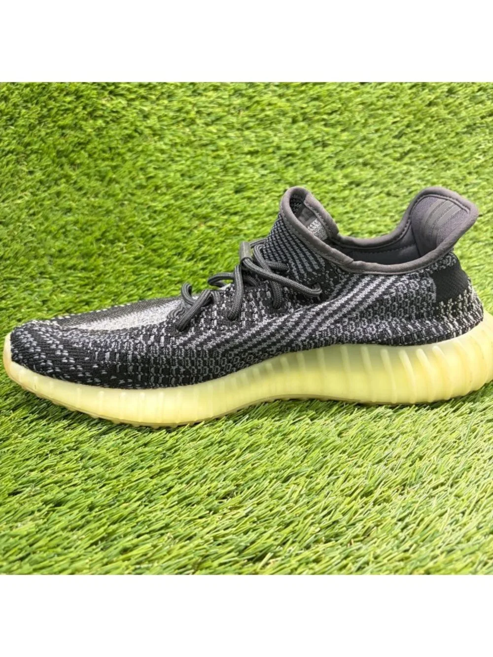 Adidas Yeezy Boost 350 V2 Carbon Mens Size 12 Bllack Running Shoes Sneakers